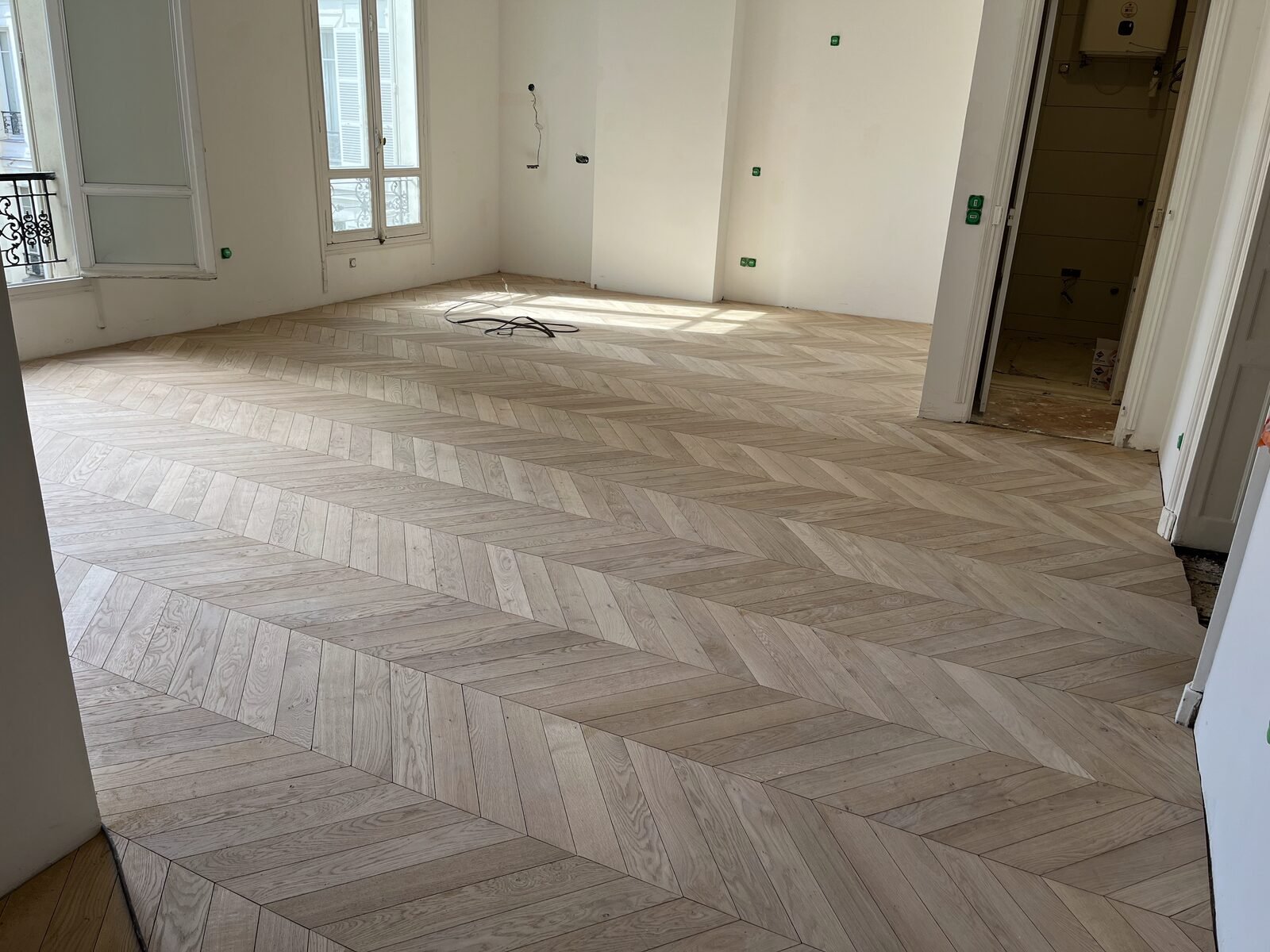 Parquet en point de Hongrie posé dans un appartement près du métro Solférino, à Paris